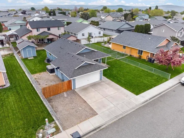 8212 Whidbey Dr, Pasco, WA 99301