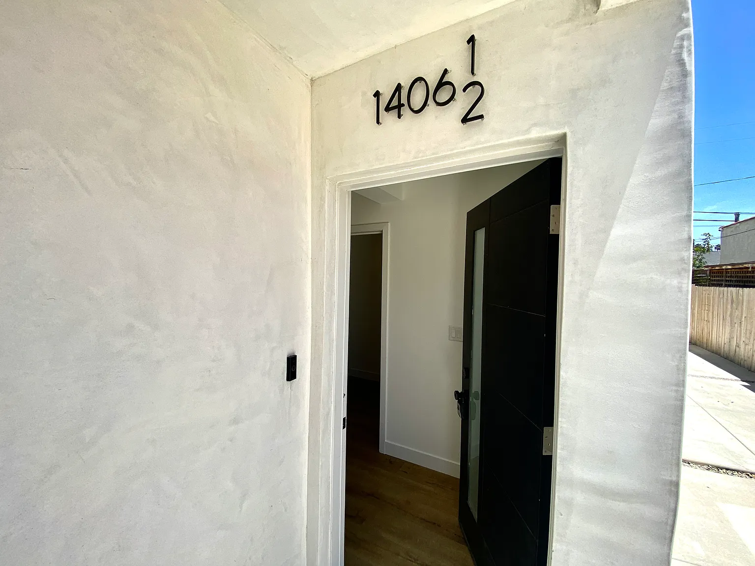 3 bed, 3.5 bath, 1596 sqft, $4,695 — Photo 2