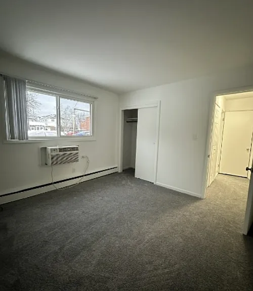 Lakeshore Apartments — Photo 6