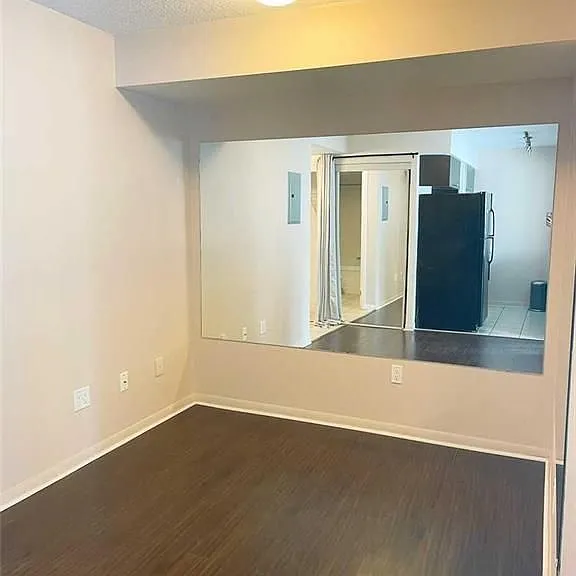 37 Grosvenor St #608 — Photo 9