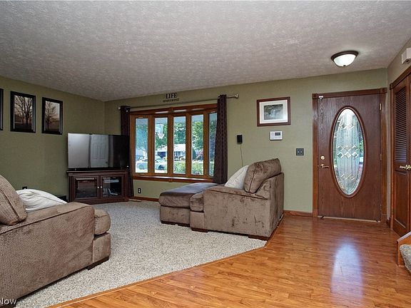 3rd image of 6786 Shelly Dr