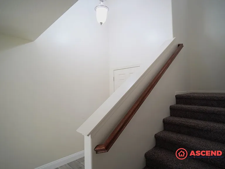 301 Alysheba Dr — Photo 8