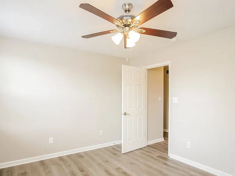 4310 Blue Spruce Ct — Photo 11