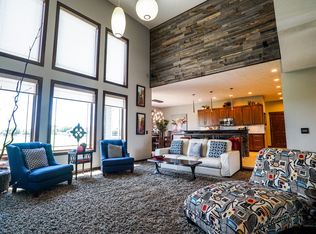 411 Westwood Cir, Grand Island, NE 68803