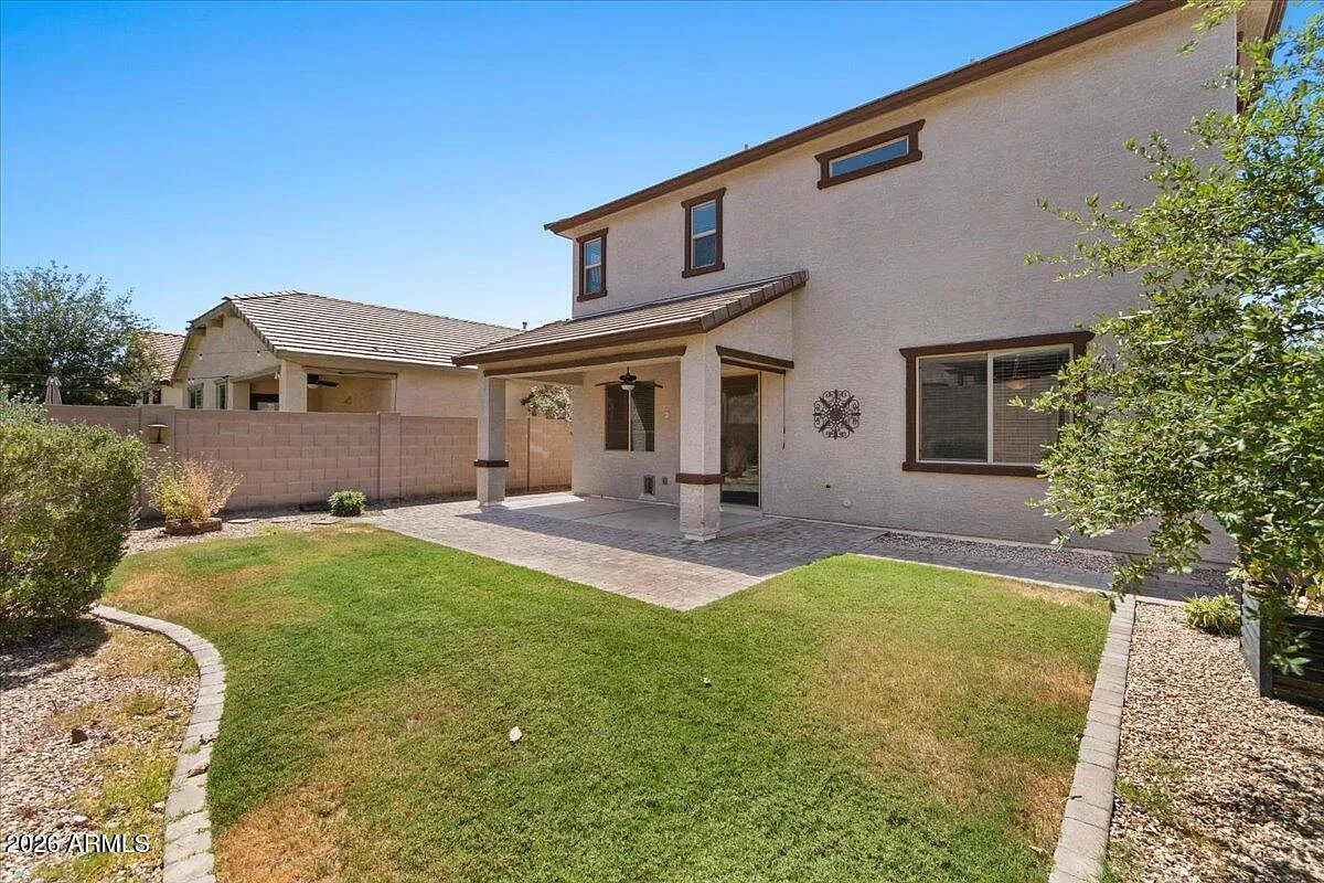 5 bed, 2904 sqft, $3,000 — Photo 2