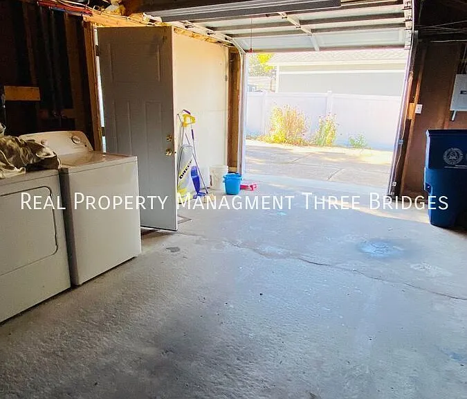 7061 Pernod Ave — Photo 13