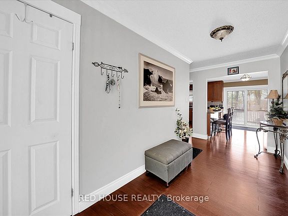 4th image of 32 McLeish Dr