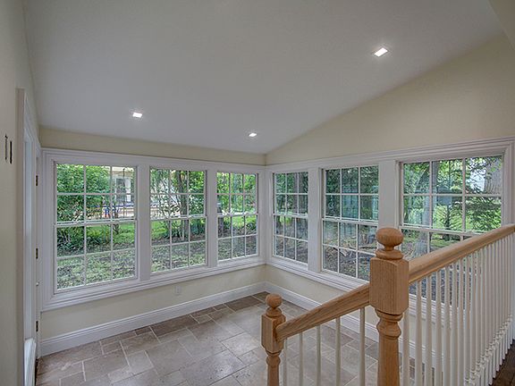 5th image of 35 Nassau Dr