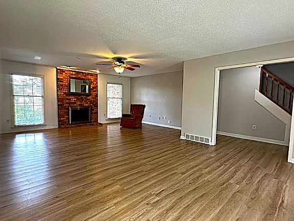 3rd image of 3058 Circle Gate Dr
