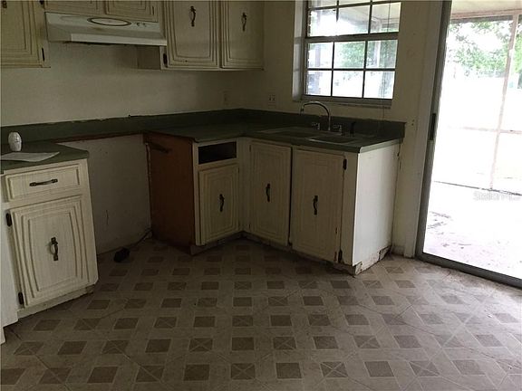 3rd image of 1335 W Evans Cir