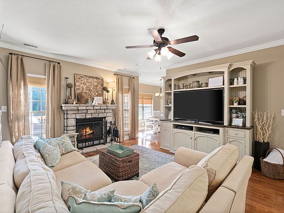 4th image of 1070 Drakes Cove Rd S