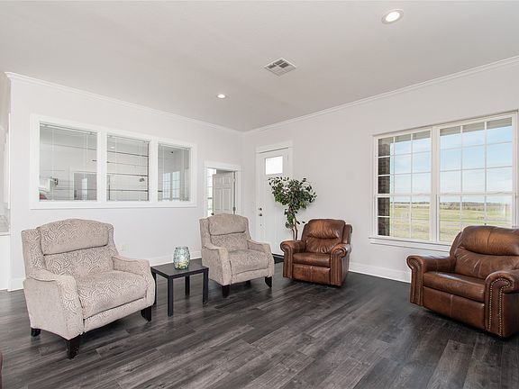 4th image of 4948 Woodlawn Rd