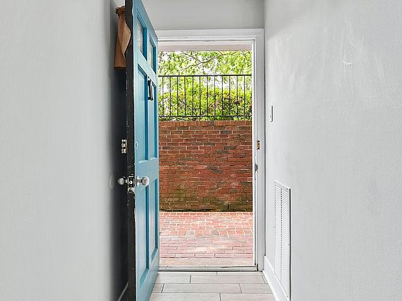 4th image of 5912 Mayflower Ct