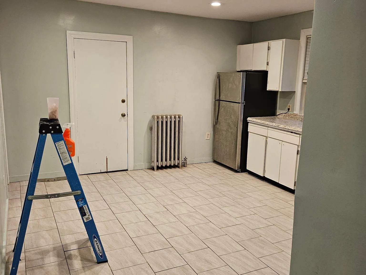 3 bed, 1200 sqft, $2,700 — Photo 3