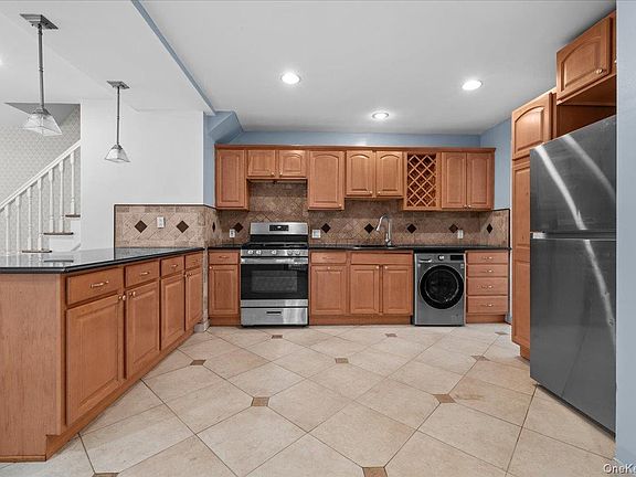 5th image of 2351 Kingsland Avenue
