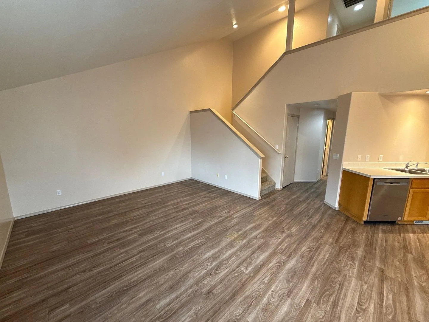 3 bed, 2.0 bath, 1400 sqft, $2,145 — Photo 4