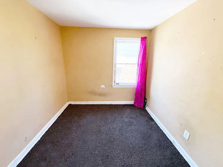 5470 Hollywood Ave — Photo 3