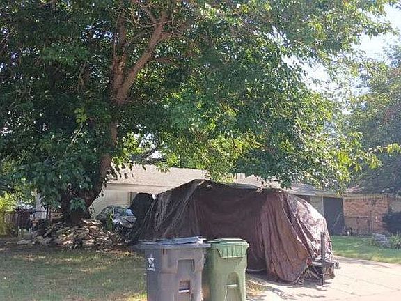 3rd image of 2203 Hackberry Dr