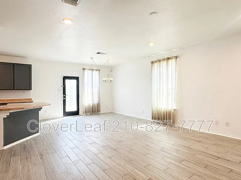 2606 Bluff Xing — Photo 6