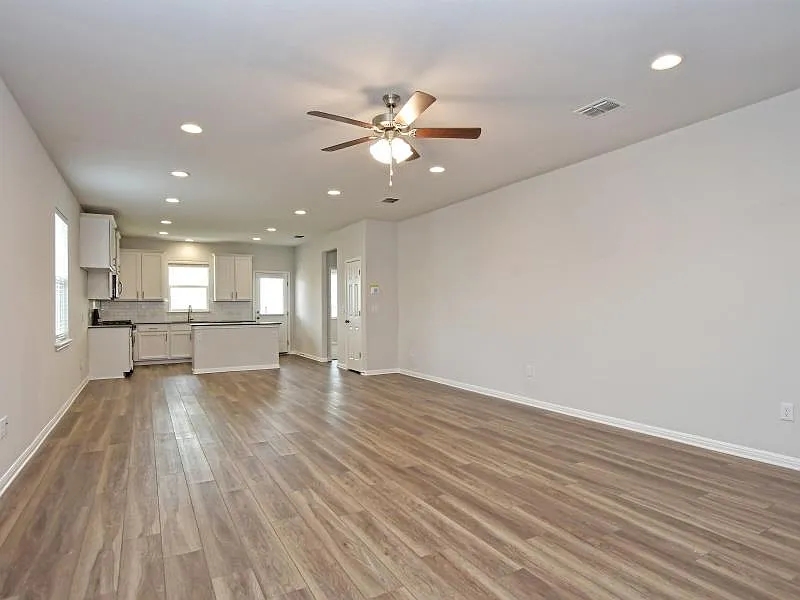 3 bed, 2.0 bath, 1546 sqft, $2,150 — Photo 3