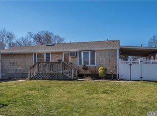 9 Doe Ln, Commack, NY 11725