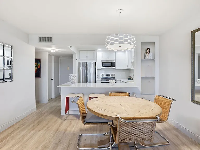 1516 S Lakeside Dr #103 — Photo 18