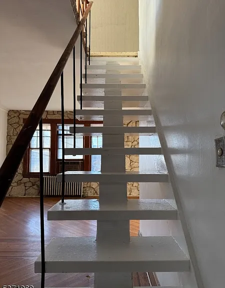 204 Columbia Ave — Photo 9