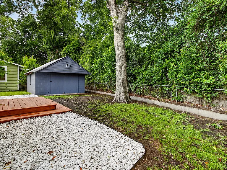 2136 Commander Rd — Photo 29