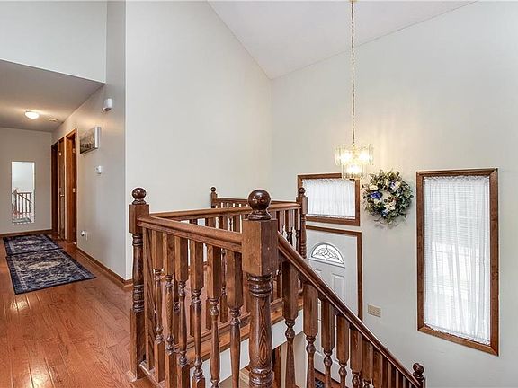 4th image of 2338 NE Overbrook Dr