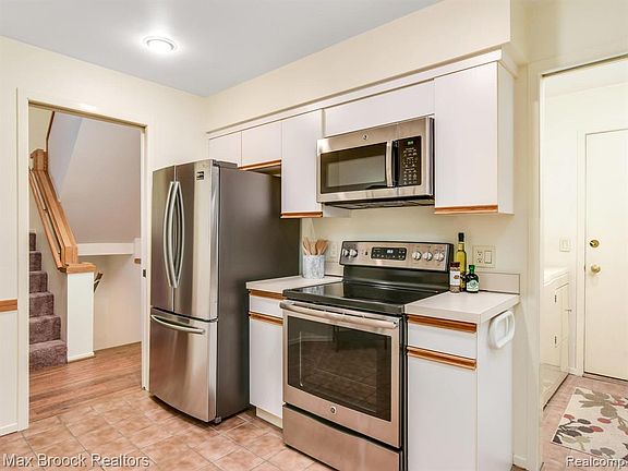 4th image of 1004 Ann St #1