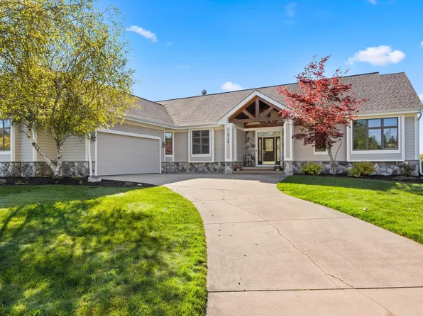 5148 Arrowhead Cir, Williamsburg, MI 49690