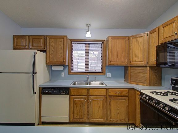4th image of 854 Amberwood West Dr SW