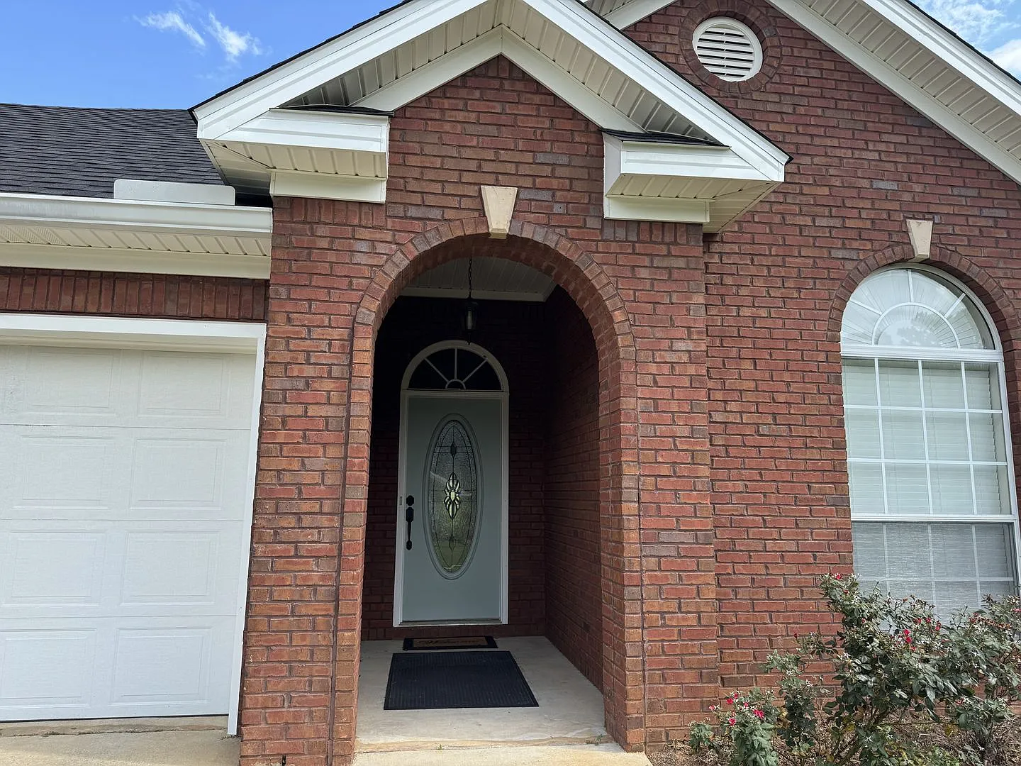 Brick home off Cottage Hill/ Knollwood — Photo 2