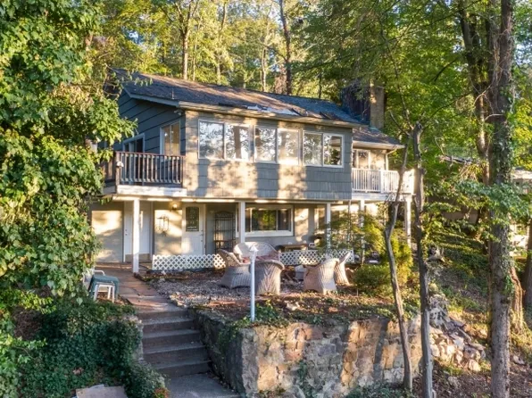 30 South Rd, Bloomingdale Boro, NJ 07403