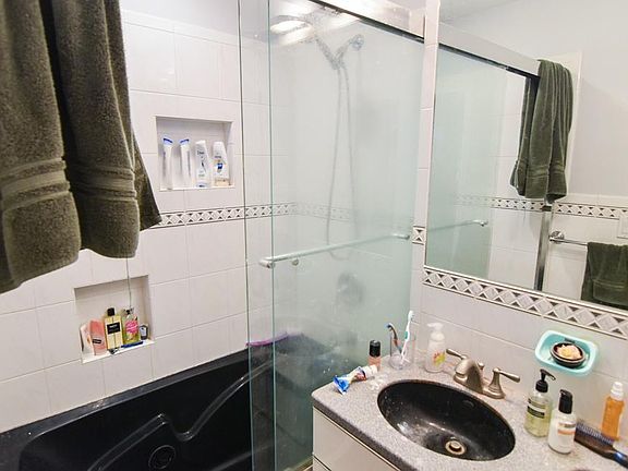 5th image of 5 Englewood Ave #12A