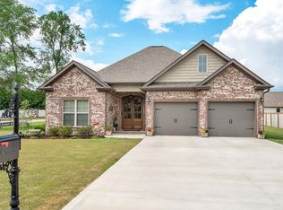 2001 Pleasant Dr, Muscle Shoals, AL 35661