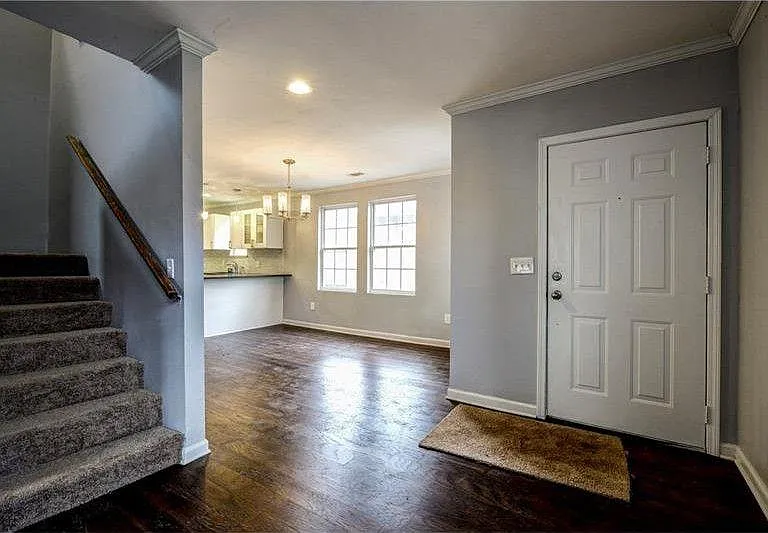 993 Washington St SW — Photo 4