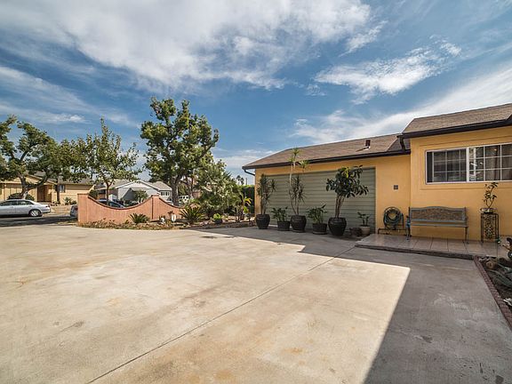 4th image of 7055 Teesdale Ave