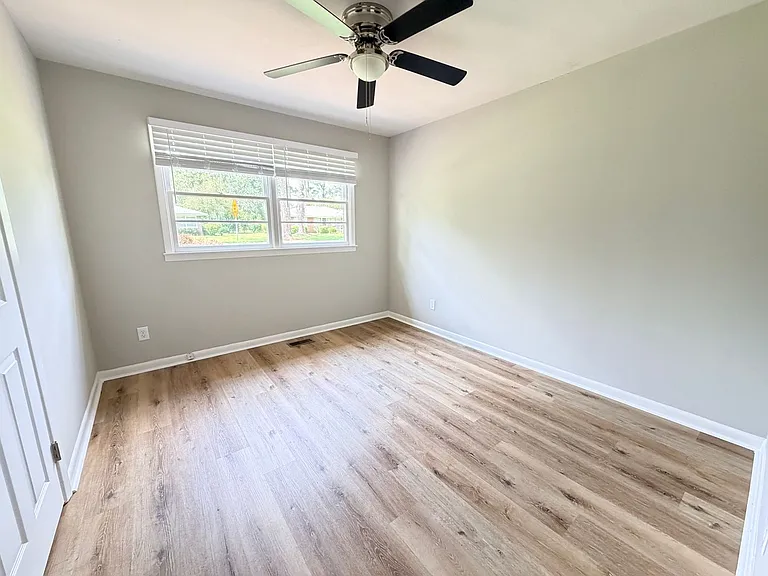1107 W Park Ave — Photo 16