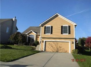 7504 N McKinley Ave, Kansas City, MO 64158