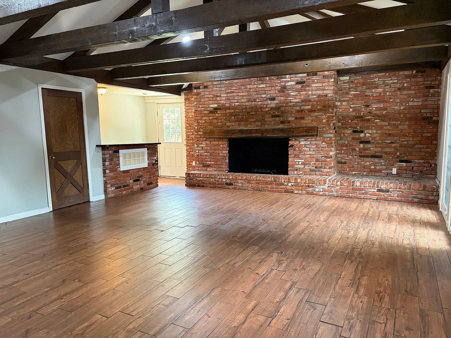1828 Lanesboro Dr — Photo 2
