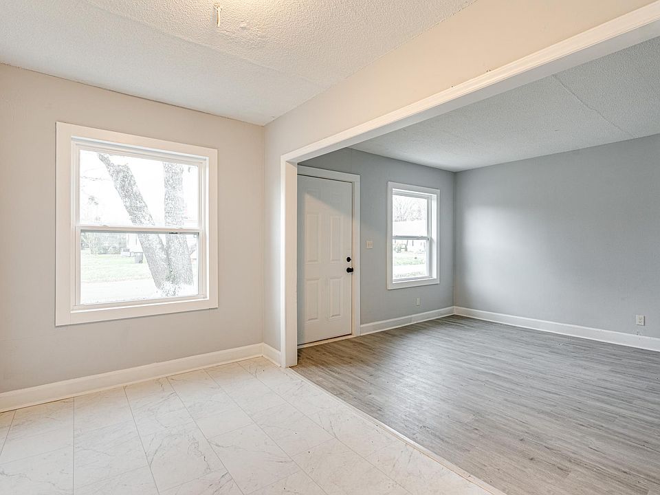 1st image of 4700 Montview Dr APT 3