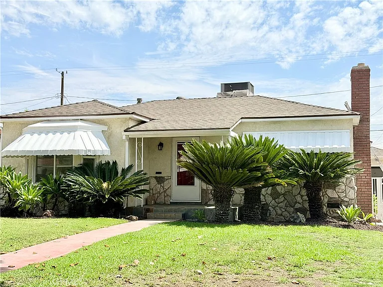 828 N Pass Ave — Photo 1