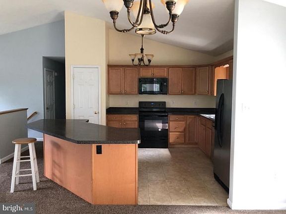4th image of 100 Pickford Ct