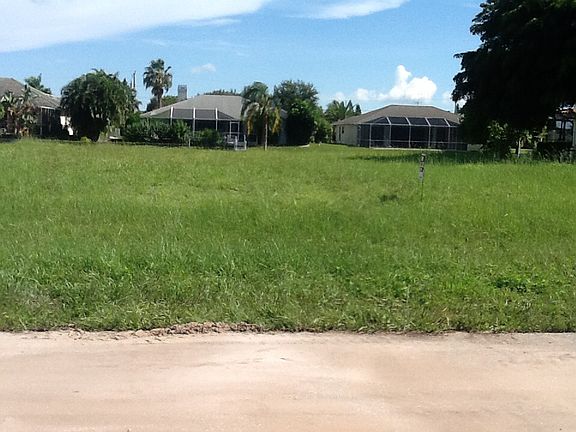 5th image of 520 SW 43rd Ter
