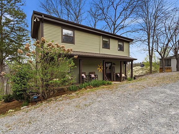 3rd image of 716 Still Point Rd