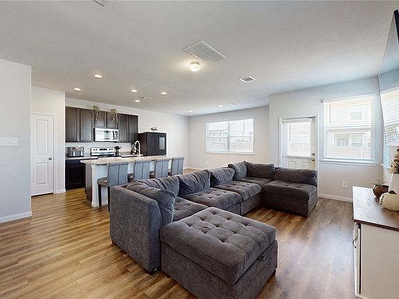 3rd image of 966 Harper Ln