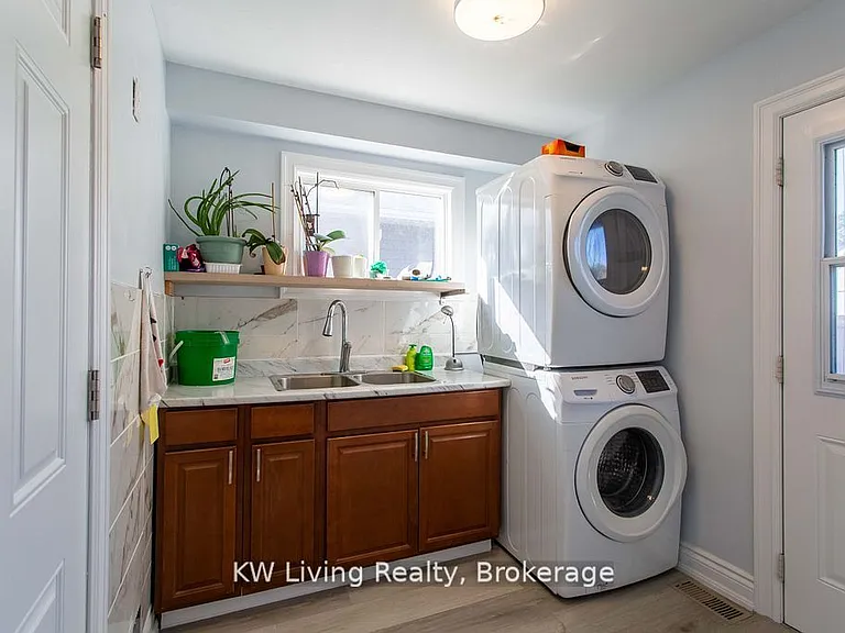 702 Lake Dr S — Photo 35