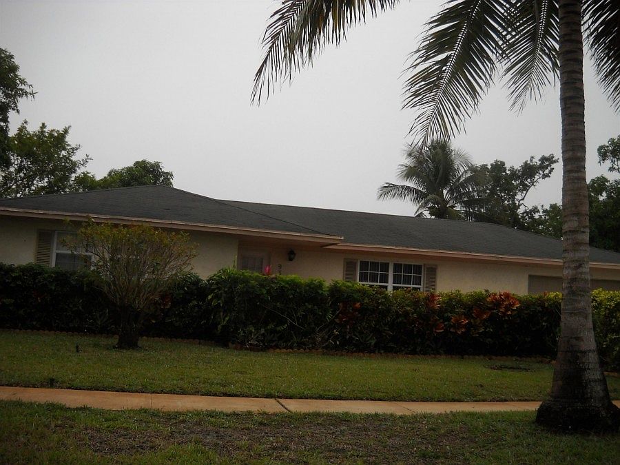 1st image of 9330 Belaire Dr