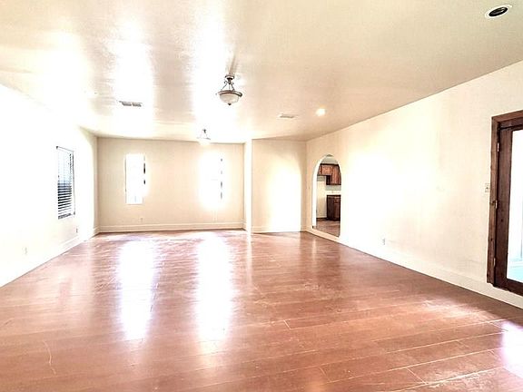 4th image of 1100 Ceiba Cir
